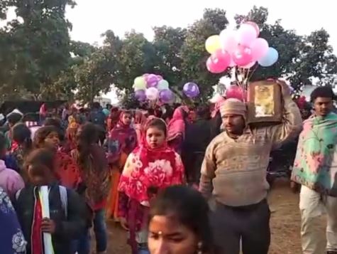 संथाली यात्रा में उमड़ी लोगों की भारी भीड़