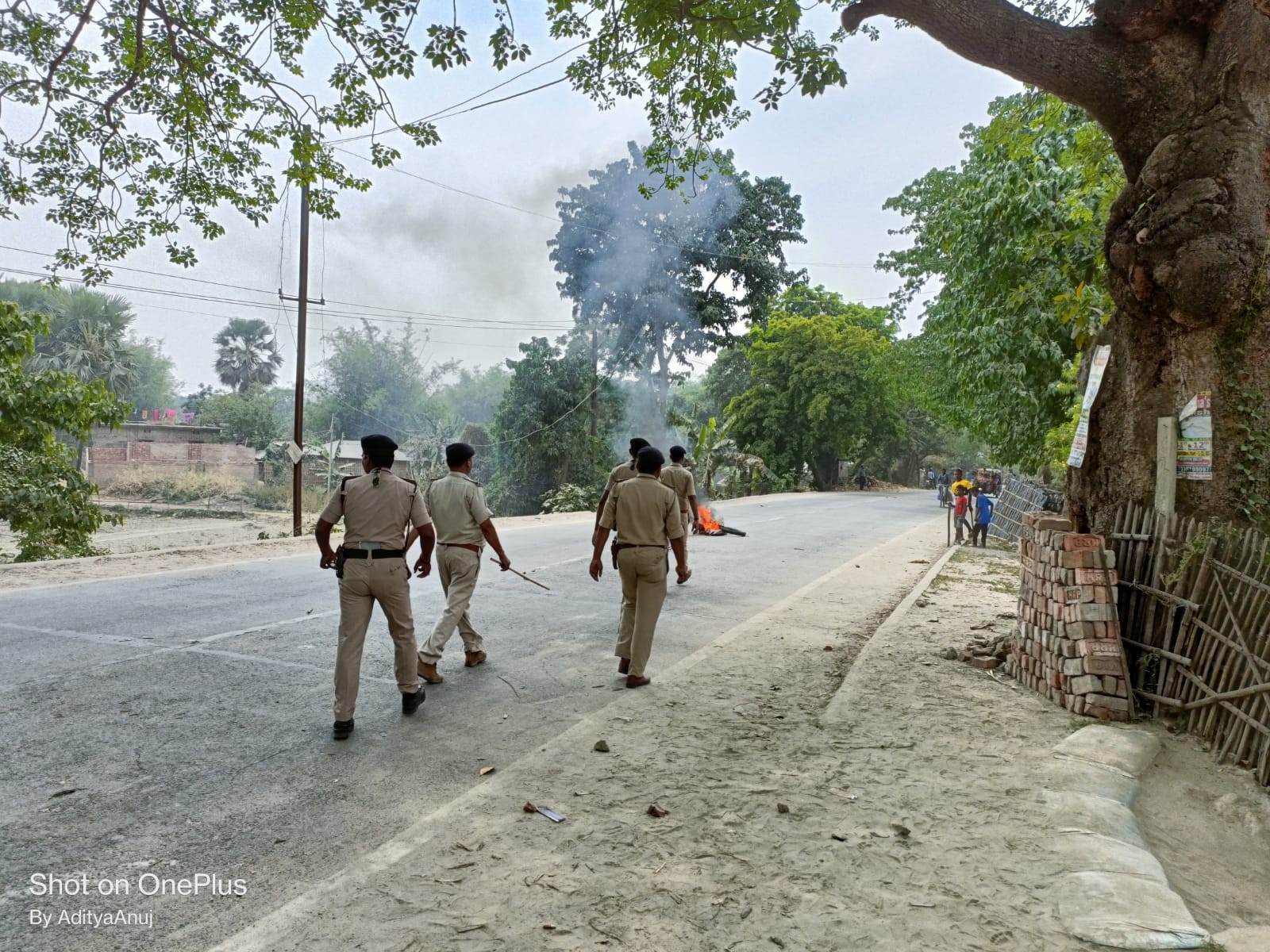 कटिहार: ग्रामीणों ने उत्पाद विभाग की टीम पर किया हमला, दर्जनों पुलिसकर्मी घायल