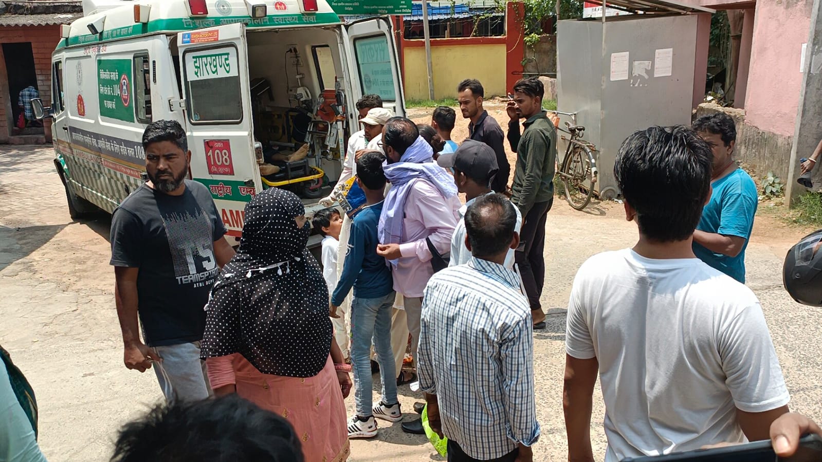 तेज रफ्तार का कहर, दर्दनाक सड़क हादसे में 2 लोगों की मौत, 4 घायल