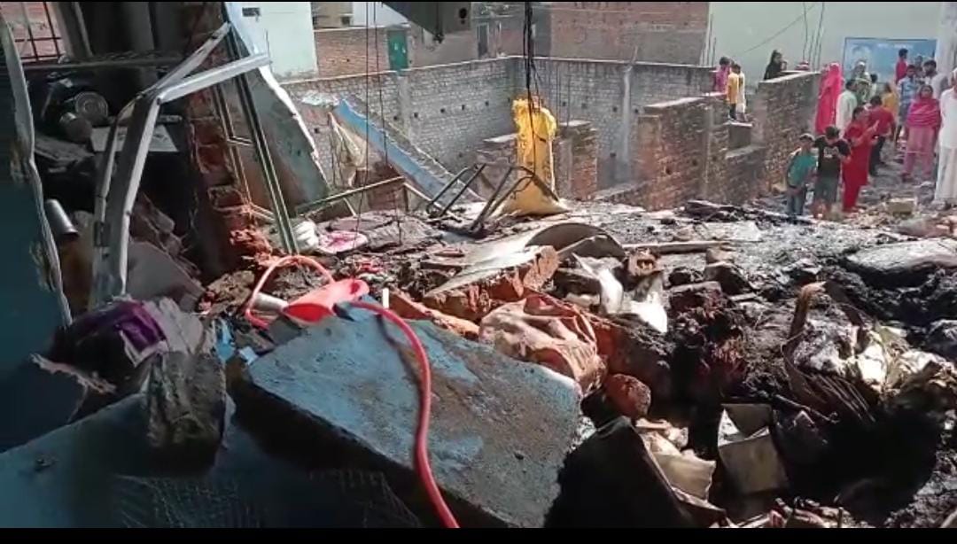 नवादा में बम ब्लास्ट, धमाकों से दहला इलाका, लाखों का नुकसान