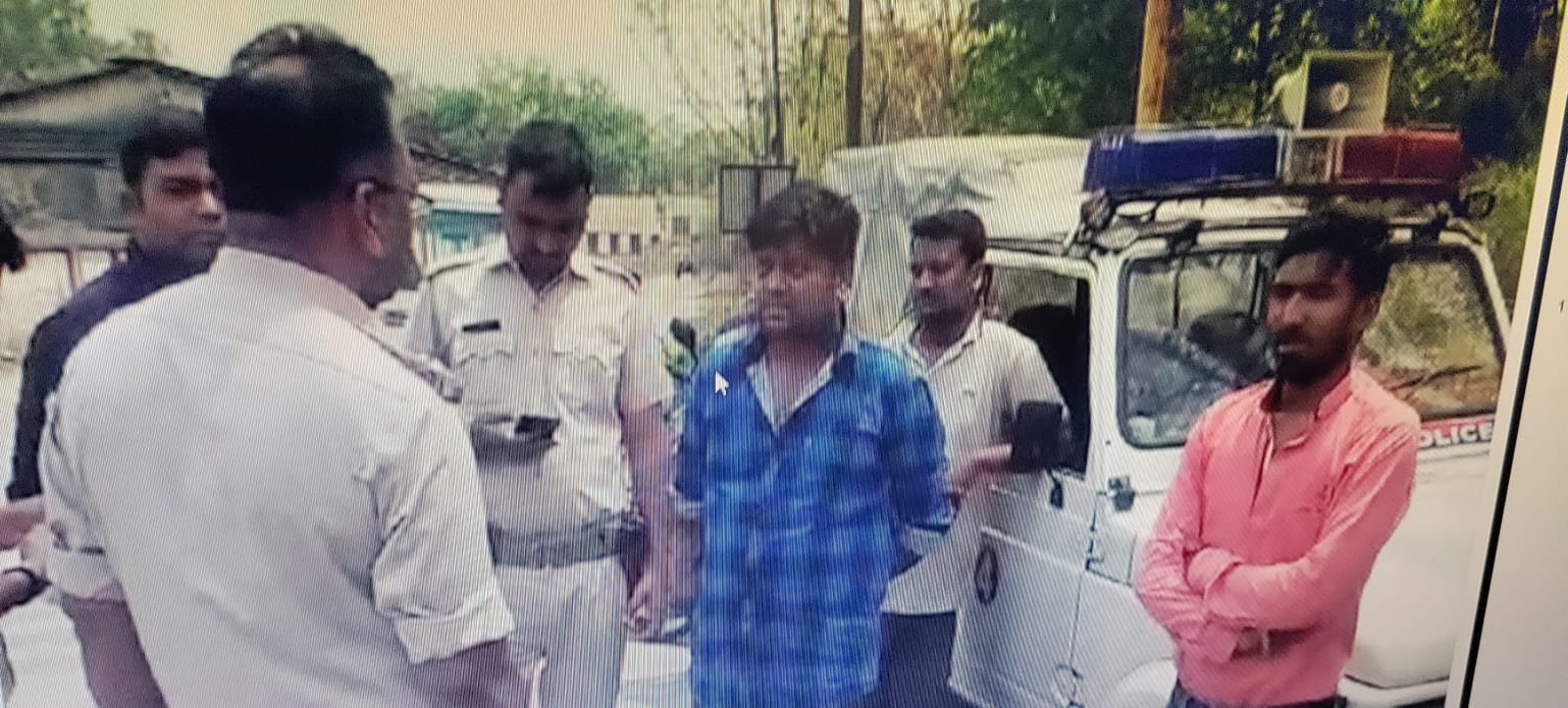 धनबाद में दिनदहाड़े लगभग चार लाख लूट लिए अपराधी, तगादा के थे पैसे, जानिए कैसे दिया घटना को अंजाम