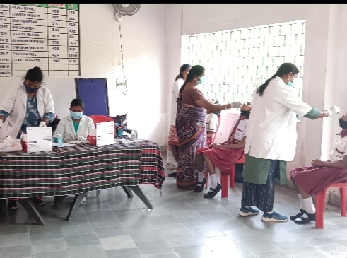 जमशेदपुर: चाकुलिया के कस्तूरबा स्कूल में 74 छात्रा कोरोना पॉजिटिव, जिला प्रशासन में मचा हड़कंप