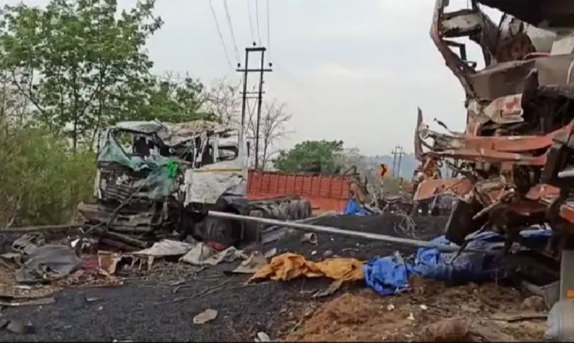 रामगढ़ : चुटूपालू घाटी में बस और ट्रेलर दुर्घटनाग्रस्त, 3 लोगों की घटना स्थल पर मौत