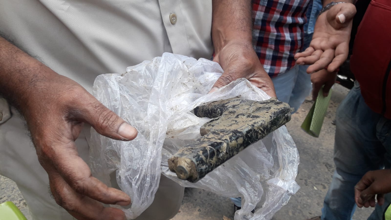 पटना में घाट की सफाई के दौरान मिला कुछ ऐसा कि उड़ गए सबके होश, अब पुलिस तलाश रही इसके पीछे की कहानी