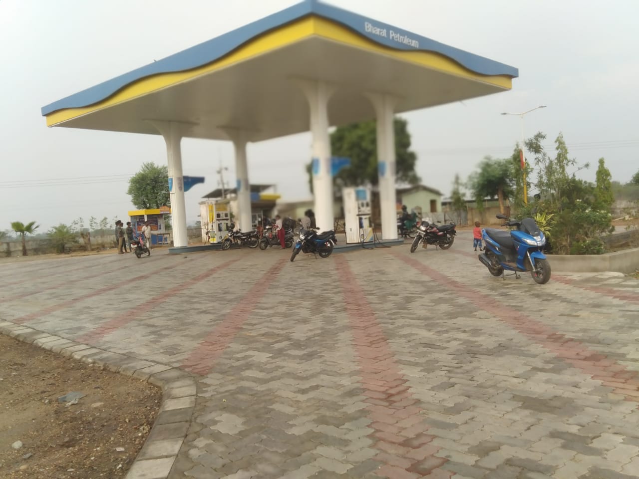 चाईबासा. पेट्रोल पंप पर पेट्रोल की जगह मिला पानी! पंप मालिक ने लौटाए पैसे