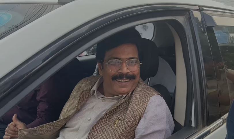 जेल से रिहा हुए आनंद मोहन, भीड़ की आशंका को देखते हुए सुबह 5 बजे हुई रिहाई