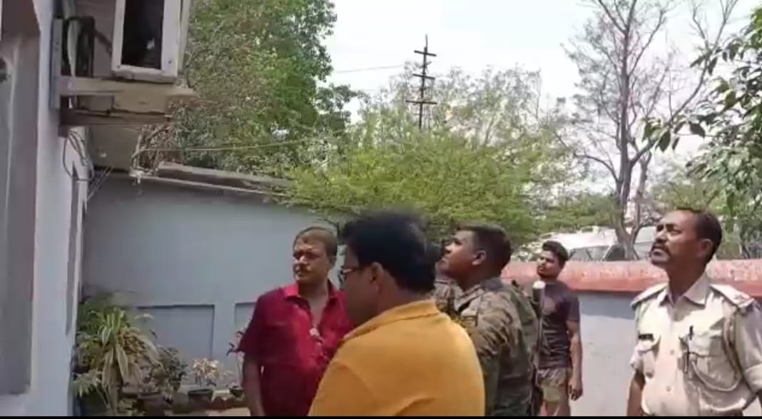 CRIMINALS IN DHANBAD: पुलिस की तो चूले हिला ही रहे हैं, आम लोगों को भी नाक में दम कर रखे  हैं अपराधी 