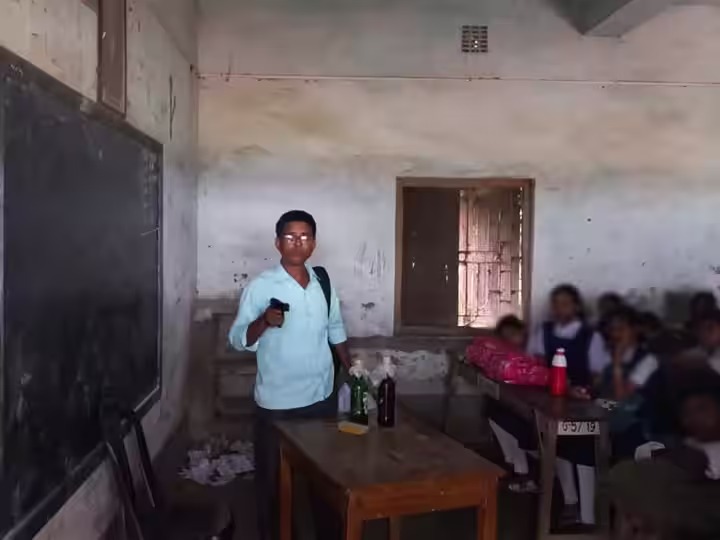 पश्चिम बंगाल: पिस्टल की नोक पर स्कूली बच्चों को बनाया बन्धक, पुलिस ने आरोपी को किया गिरफ्तार