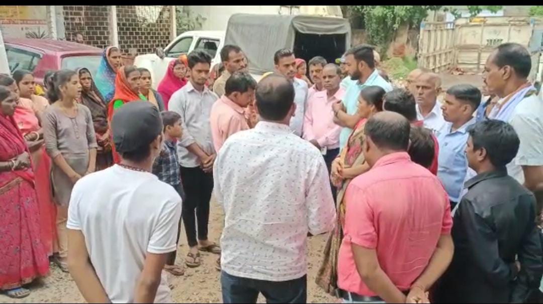 दहेज लोभियों की भेंट चढ़ी मासूम बेटी, 4 महीने की थी प्रेग्नेंट, आरोपी पति और ससुरालवाले फरार