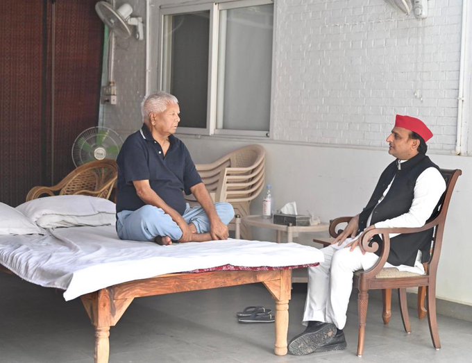 कुशलक्षेम-मुलाक़ात या 2024 की घेराबंदी, नीतीश तेजस्वी से मुलाकात के बाद अब लालू यादव से मिलने पहुंचे अखिलेश