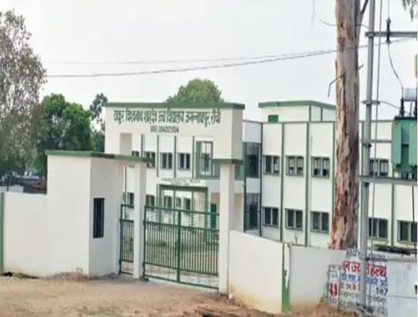 टाईगर जगरनाथ महतो  का ड्रीम प्रोजेक्ट “स्कूल ऑफ एक्सीलेंस” का हाल, अप्रैल खत्म, लेकिन अभी भी जारी है इंग्लिश मीडियम के टीचरों की खोज