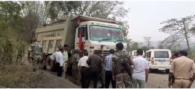 अवैध उत्खनन और परिचालन के खिलाफ चला दुमका पुलिस का डंडा, 6 वाहन किया गया जब्त