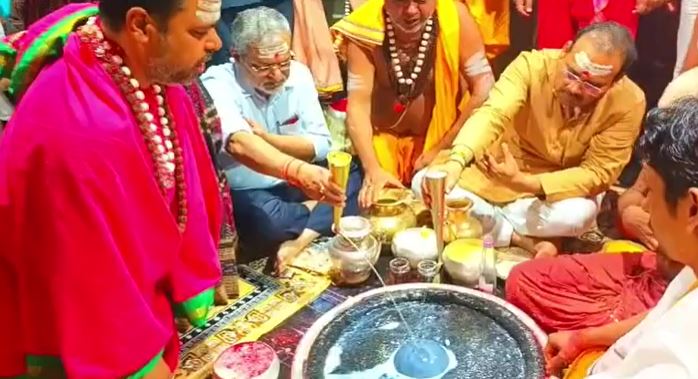 बाबा नगरी पहुंचे SC के न्यायाधीश, पूजा अर्चना कर देश में शांति और उन्नती की कामना