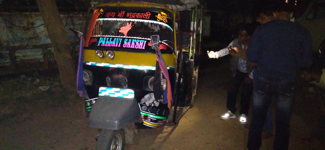 अवैध विस्फोटक लोड ऑटो धराया, चालक ऑटो छोड़ हुआ फरार