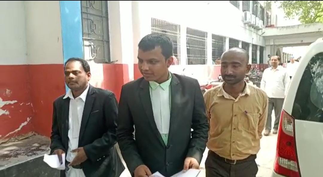 राजनीति के बाद कोर्ट में फंसे बाबा धीरेंद्र कृष्ण शास्त्री, RJD के विरोध के बाद इनलोगों ने किया केस दर्ज