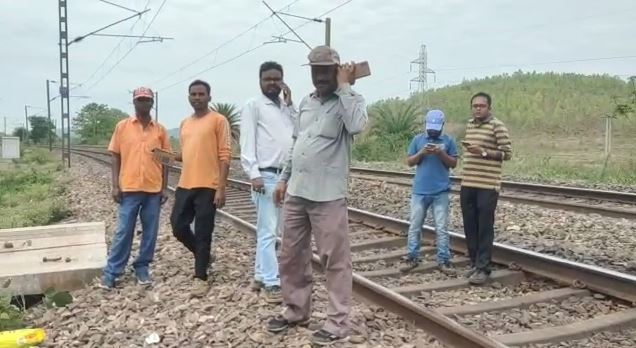 चक्रधरपुर रेल मंडल पर क्रैक हुई पटरी, चालक की सूझबूझ से बची यात्रियों की जान