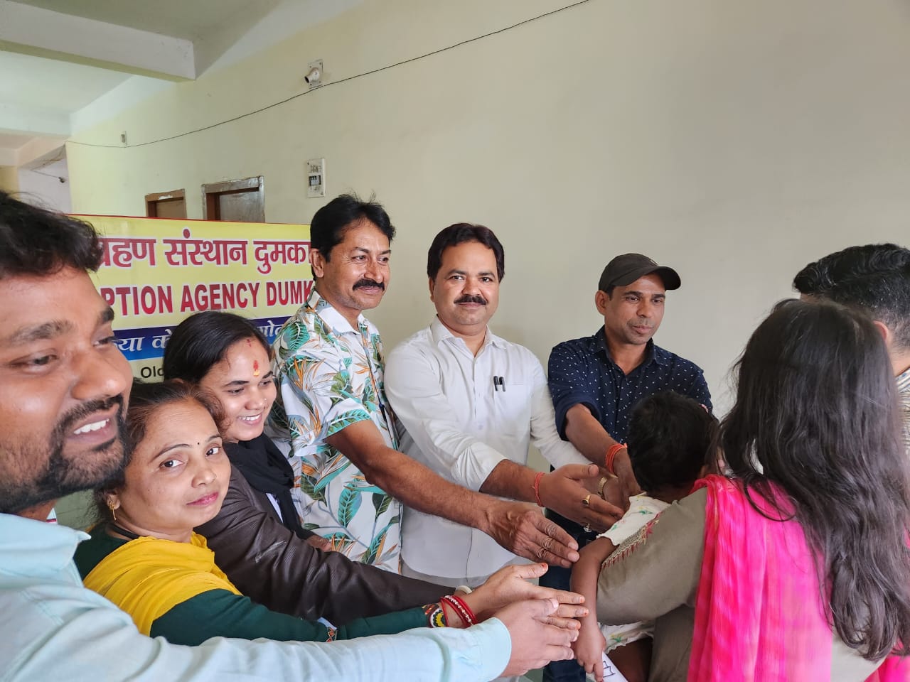 डेढ़ वर्ष की बच्ची को मिले माता-पिता और नया नाम, वर्ष 2018 से अबतक दुमका में दिया गया 16वां एडोप्सन