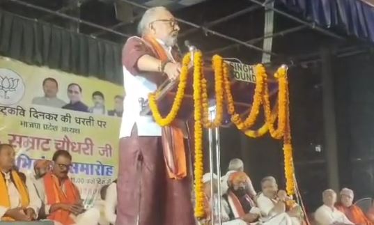 तेजस्वी यादव के टक्कर में बीजेपी का योद्धा तैयार, गिरिराज सिंह के बयान के बाद जानिए क्या कह रहे हैं विपक्ष के नेता