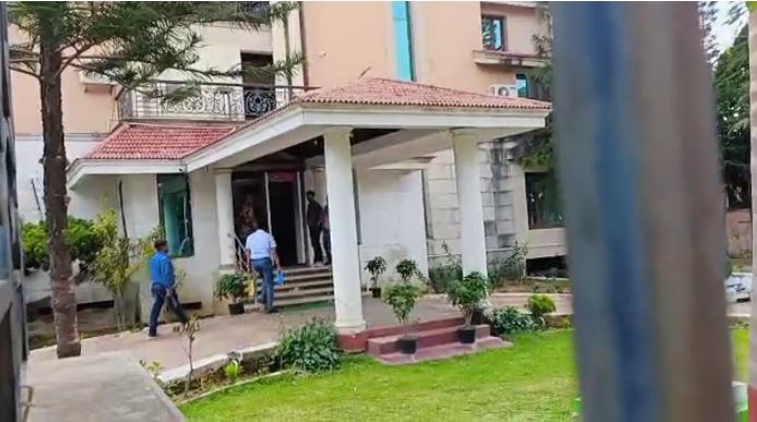 ED ACTION IN LAND SCAM: आईएएस छवि रंजन पहुंचे ED दफ्तर, जानिए किन-किन सवालों का करना पड़ेगा सामना 