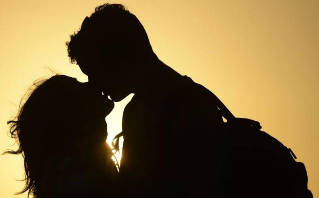 इस तरह पार्टनर को करते हैं KISS तो हो जाएं सावधान, हो सकती है ये गंभीर बीमारियां