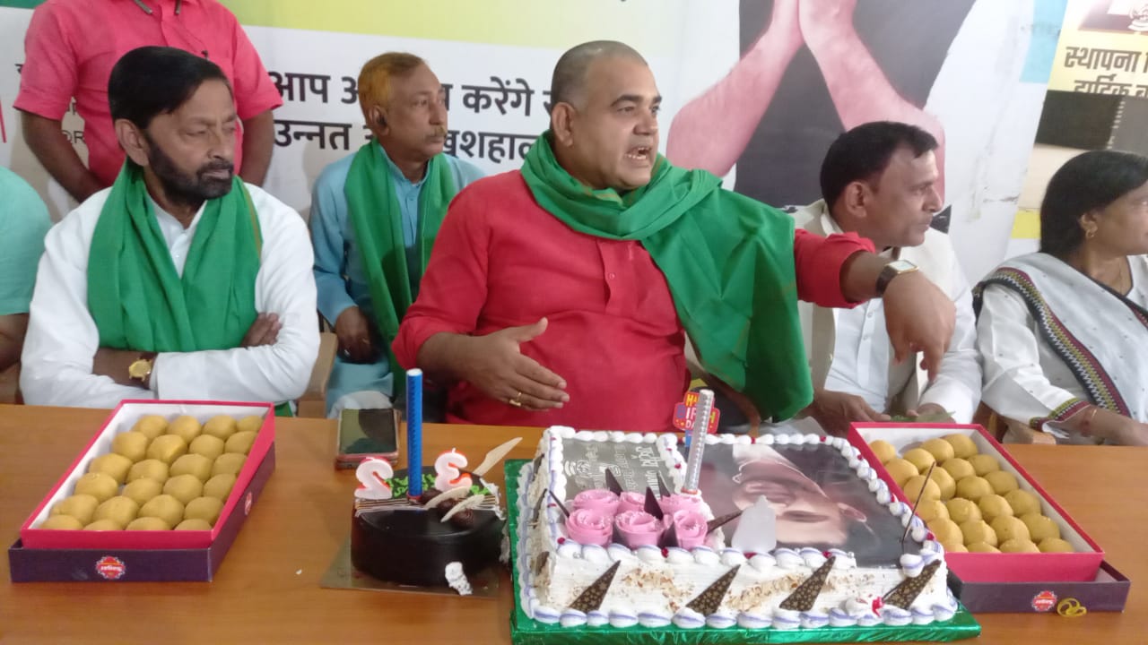 राजद प्रदेश कार्यालय में मना तेजस्वी यादव का जन्मदिन, कार्यकर्ताओं ने इस अंदाज में दी शुभकामनएं