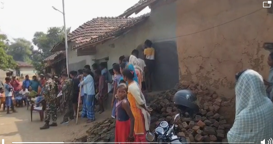 दो आदिवासी परिवार ने किया धर्म परिवर्तन, नाराज़ आदिवासी संथाल समाज ने किया हुक्का-पानी बंद, पुलिस जांच पड़ताल में जुटी