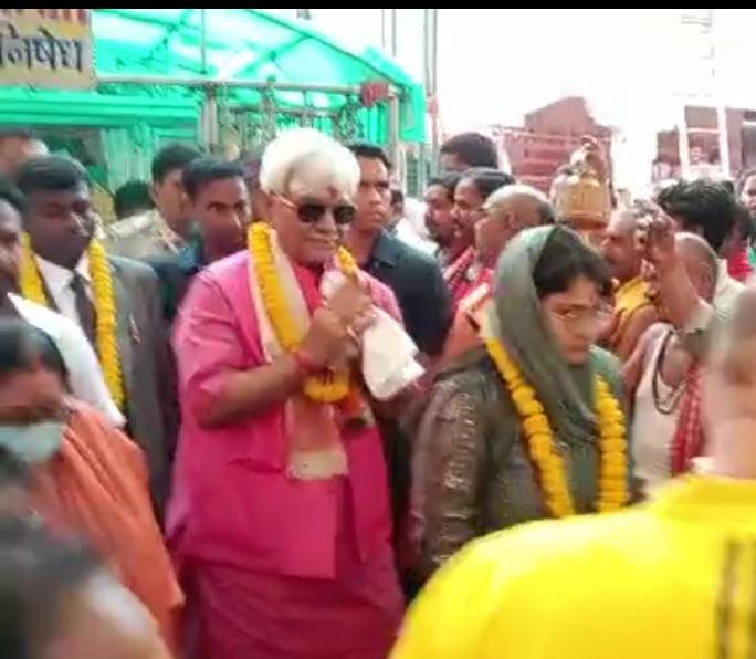 बाबा भोले की शरण में जम्मू कश्मीर के उपराज्यपाल मनोज सिन्हा, देश की खुशहाली मांगा आशीर्वाद