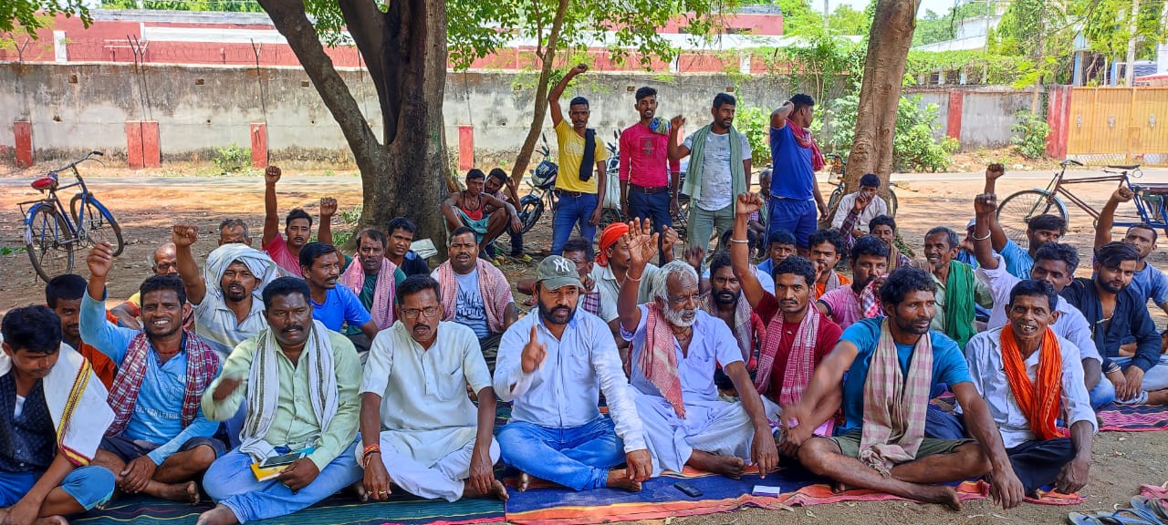 दुमका में मोटिया मजदूर कामगार की बैठक हुई सम्पन्न, चरणबद्ध आंदोलन करने के दिशा पर बनाया गया निर्णय 