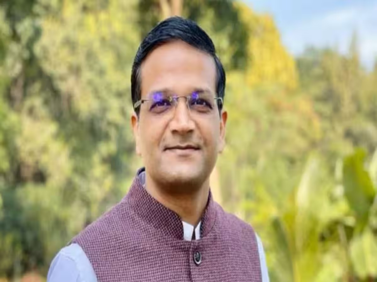 IAS छवि रंजन रांची में DC बन कर आए लेकिन बन गए जमींदार,जिले के CO पहुंचाते थे 2.5 लाख रुपए महीना !