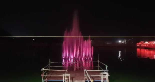 सिसई के छठ घाट पर लगे फाउन्टेन और लाइटिंग ने मोहा भक्तों का मन