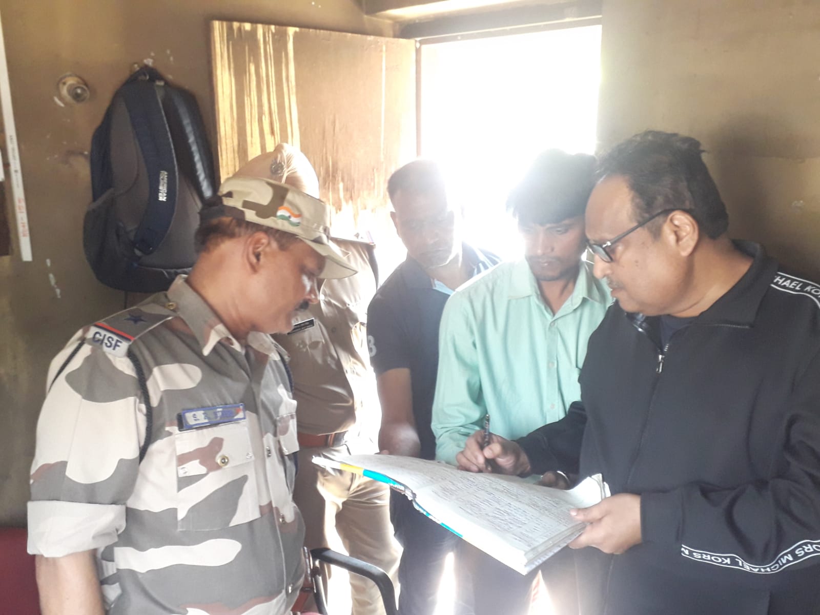 विष्णु अग्रवाल पहुंचे ईडी दफ्तर,विष्णु के कारोबार में लगा है एक बड़े नेता का पैसा, होंगे बेनकाब