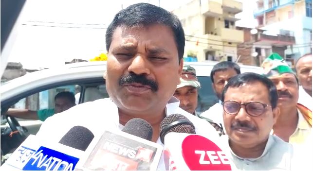 उमेश कुशवाहा का धीरेंद्र शास्त्री के बहाने भाजपा पर निशाना, धर्मनिरपेक्षता के लिए बताया खतरा