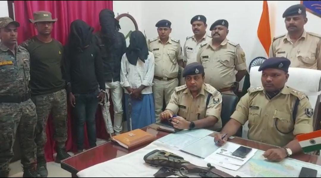 बेगूसराय में अपराध की योजना बना रहे 3 आरोपी गिरफ्तार, भारी मात्रा में हथियार बरामद