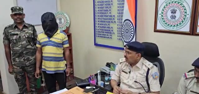 रांची पुलिस को मिली बड़ी सफलता, PLFI एरिया कमांडर को हथियार के साथ दबोचा