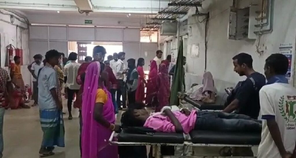 बलियापुर के प्रधानखंता में हाईवा और पिकअप वैन में आमने -सामने भिड़ंत, जानिए फिर क्या हुआ 