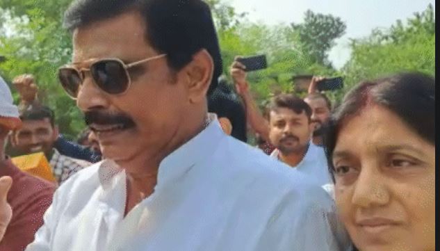 भाजपा को आनन्द मोहन की दो टूक, कहा मेरे बारे में लालकृष्ण आडवाणी से जानकारी प्राप्त कीजिये, कि क्या चीज हूं मैं