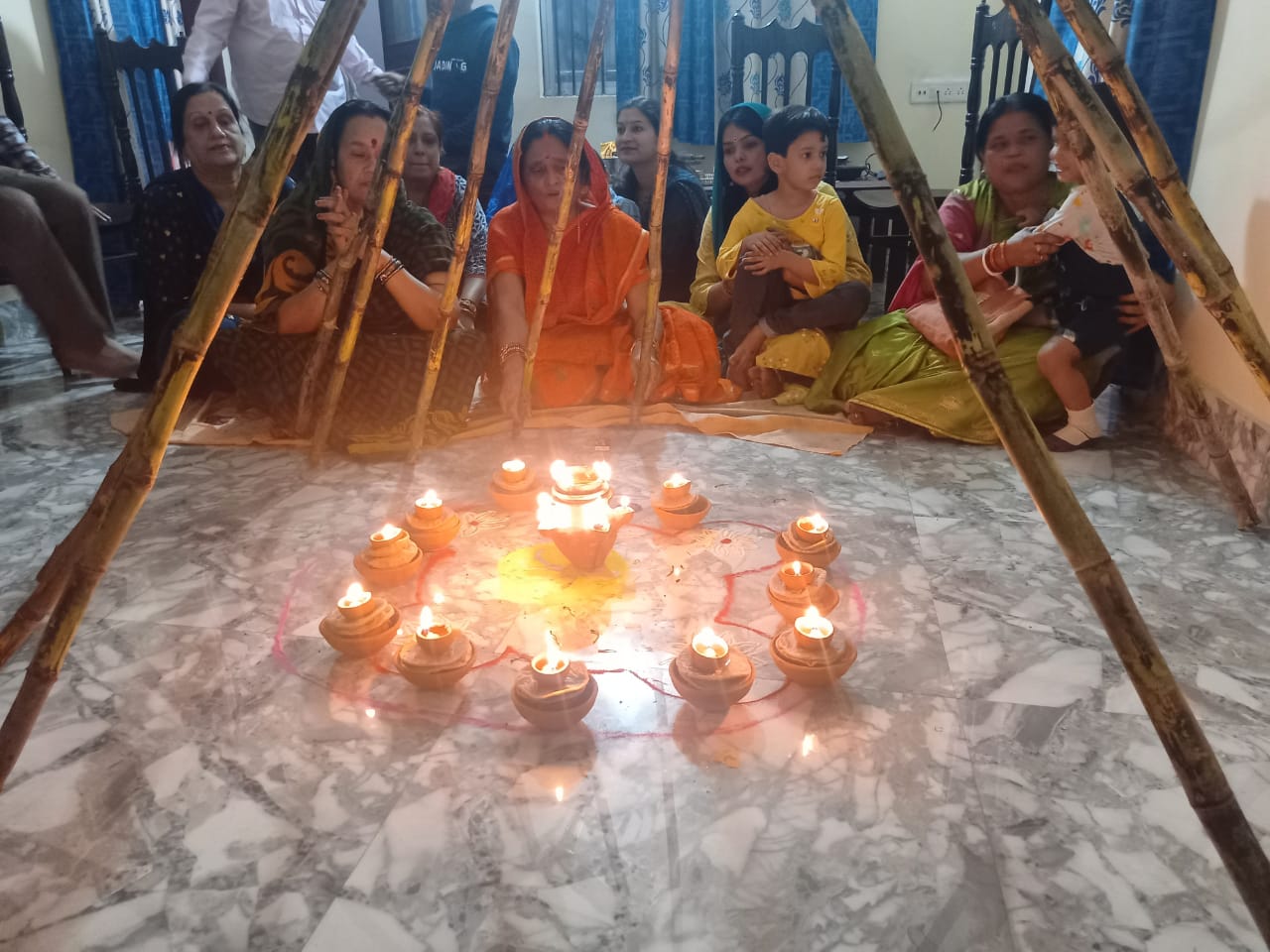 संध्या अर्घ्य के बाद भरी गई कोसी, जानिए क्या है कोसी भरने की परंपरा