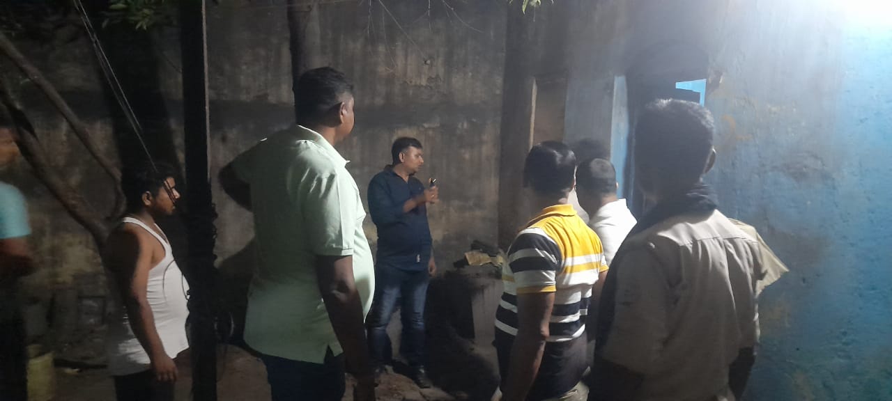 झरिया में कमरे में बंद हुआ और केरोसिन डाल युवक ने कर ली आत्महत्या, जानिए पूरा घटनाक्रम 