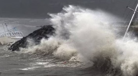 बांग्लादेश में मोखा चक्रवाती तूफान का बड़ा खतरा, अलर्ट जारी
