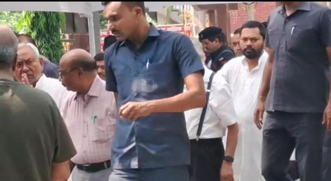 सीएम नीतीश ने स्व० धर्मपत्नी को किया याद, स्मृति पार्क जाकर पुण्यतिथि पर दी श्रद्धांजलि