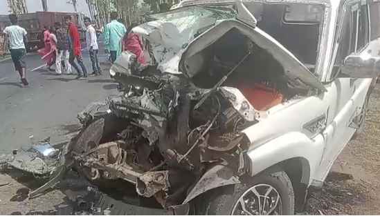 दुमका में रफ्तार का कहर,सड़क दुर्घटना में दर्जन भर यात्री घायल  