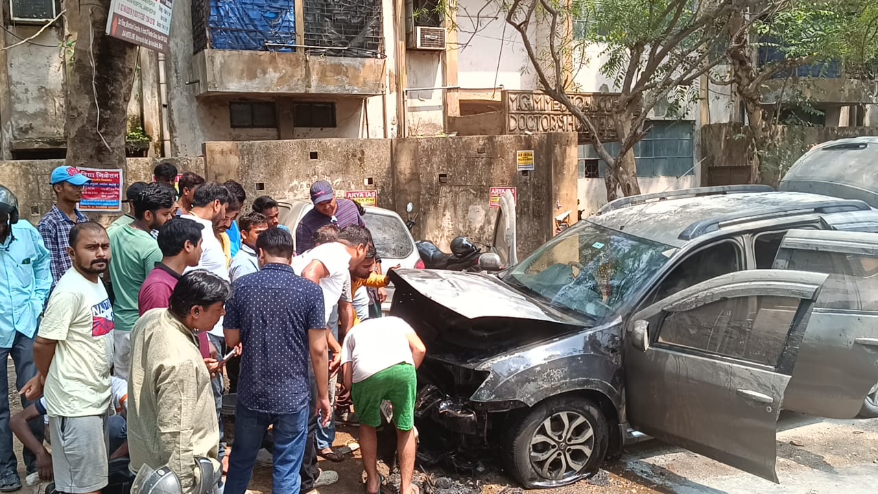 बढ़ती गर्मी से गाड़ी में आग लगने के मामले बढ़े,जमशेदपुर में फिर कार में लगी आग  