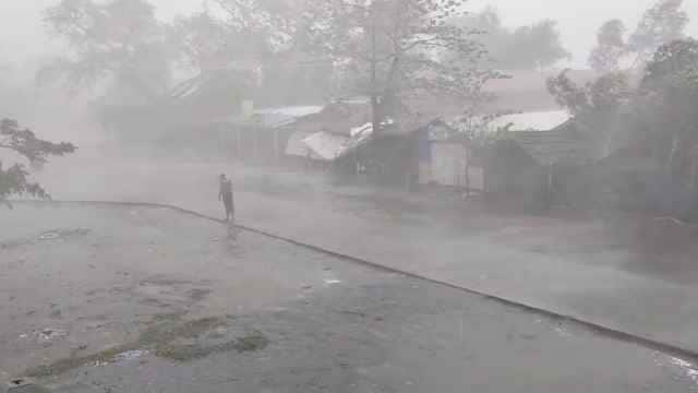 बांग्लादेश में मोखा तूफान ने मचाई भारी तबाही,10 हजार घर बर्बाद, जानिए और क्या असर हुआ