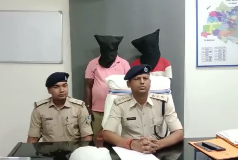 देवघर में डेढ़ किलो गांजा के साथ दो तस्कर गिरफ्तार