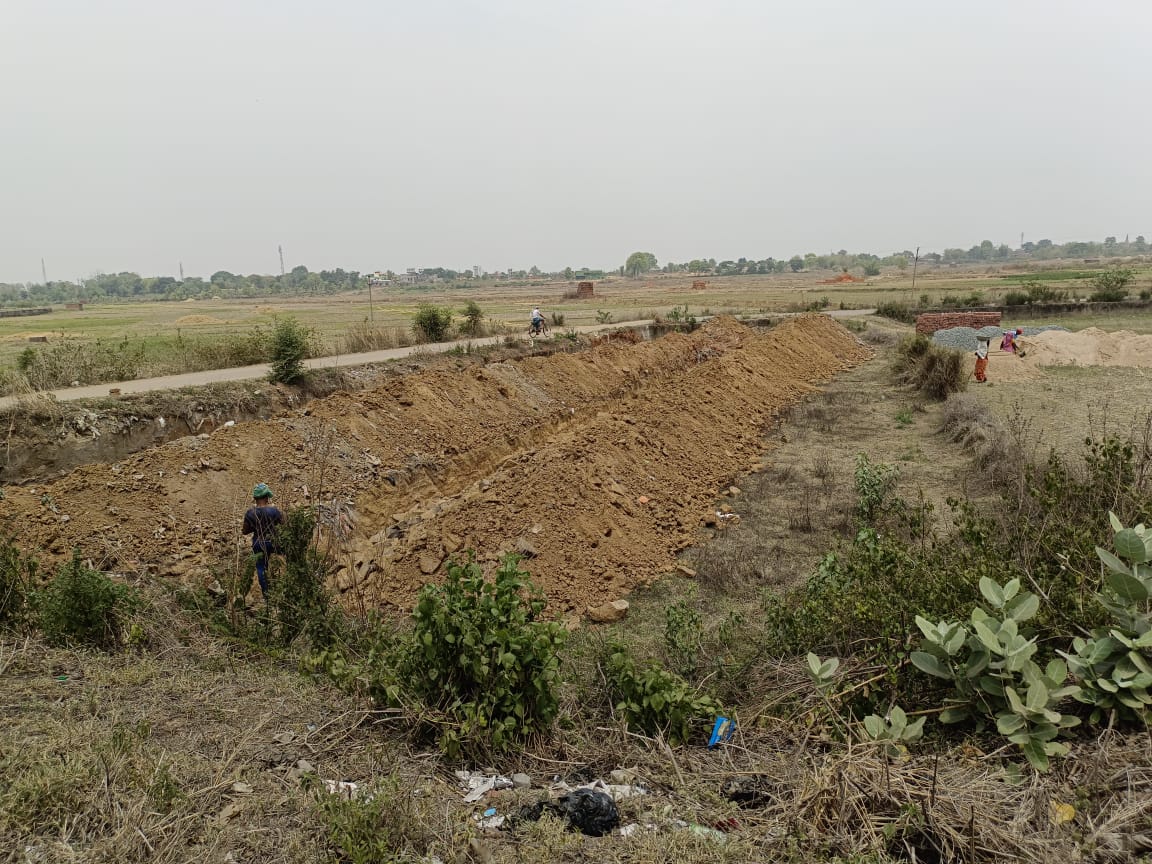 ग्रामीणों द्वारा भू माफियाओं को सबक सिखाने की मांग, अवैध कब्जे को लेकर अंचलाधिकारी को दिया आवेदन 