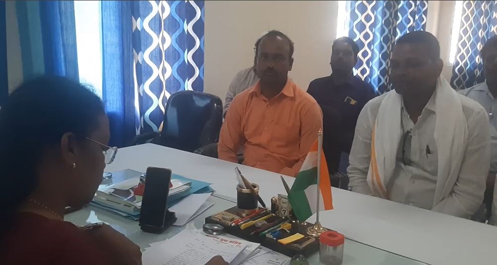 मनरेगा योजना में गड़बड़झाला,तलाब बना नहीं, निकाल ली गई राशि  