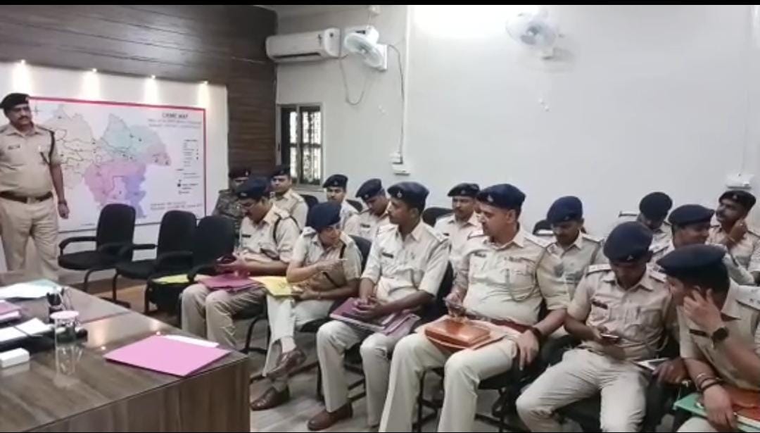 बोकारो: बढ़ते अपराध पर SP सख्त, कहा- किसी भी हाल में अपराधियों को भेजा जाए जेल