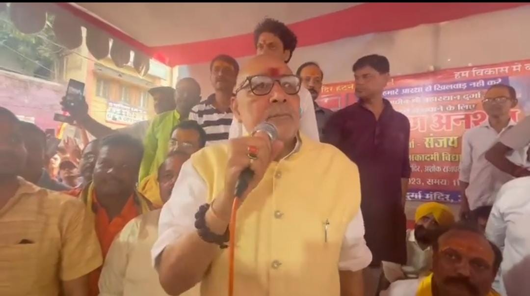 बिहार में शुरु हुई मंदिर पर सियासत, मंदिर तोड़े जाने पर भड़के गिरिराज ने नीतीश को ये क्या कह दिया