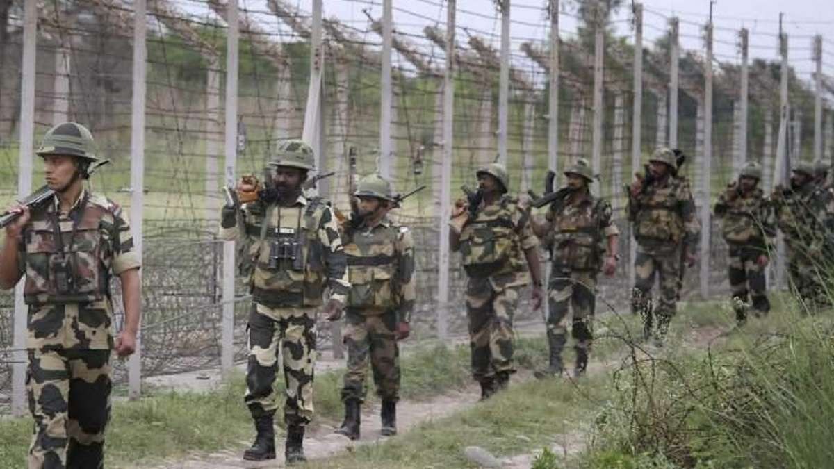 जम्मू कश्मीर में LoC पर सुरक्षा बलों ने पाकिस्तानी घुसपैठिया को किया ढेर 