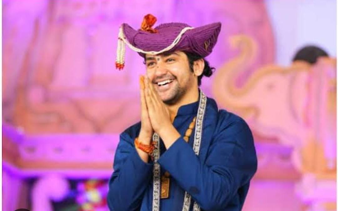 पूरे देश में छायेगा बाबा बागेश्वर का जलवा, अब बॉलीवुड के बड़े पर्दे पर आयेगें नजर   